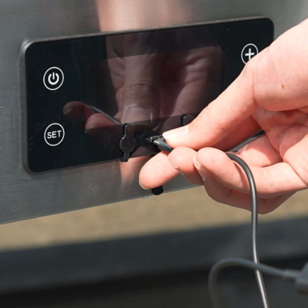 Monument Grills Denali 605 Stainless Smart Tech Natural/Propane Gas Grill