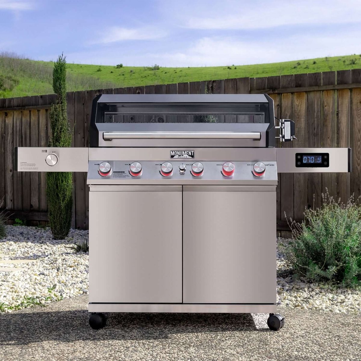 Monument Grills Denali 605Pro Stainless Smart Propane Gas Grill