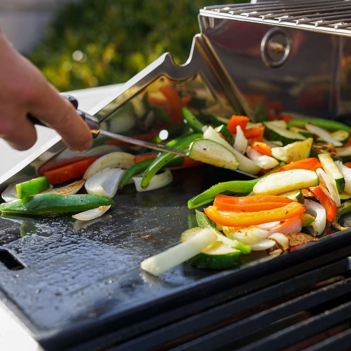 Monument Grills Denali 605Pro Stainless Smart Propane Gas Grill