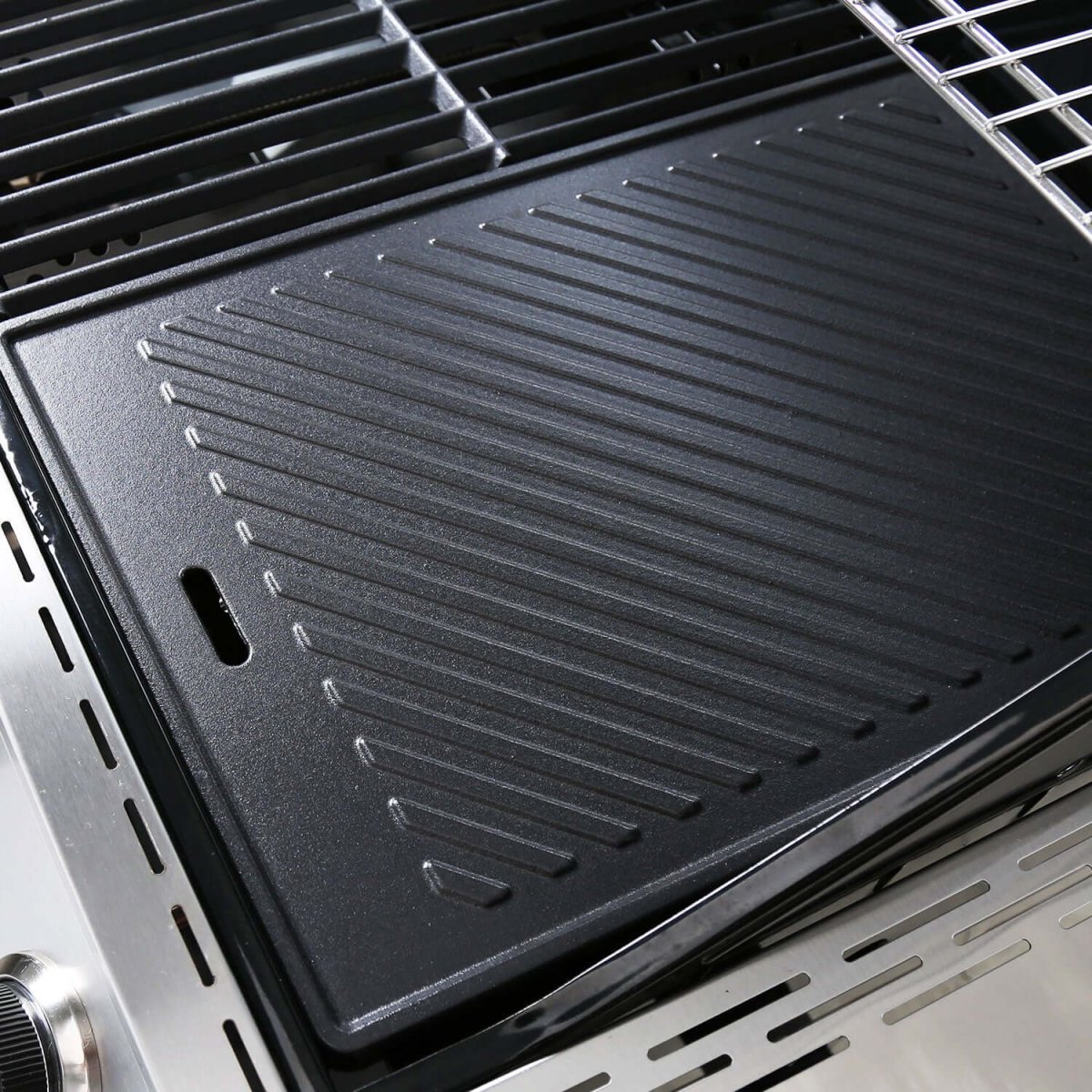 Monument Grills Denali 605Pro Stainless Smart Propane Gas Grill