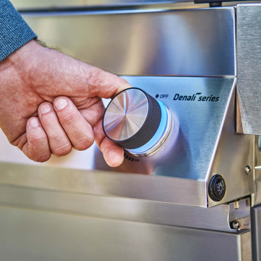 Monument Grills Denali 605Pro Stainless Smart Propane Gas Grill