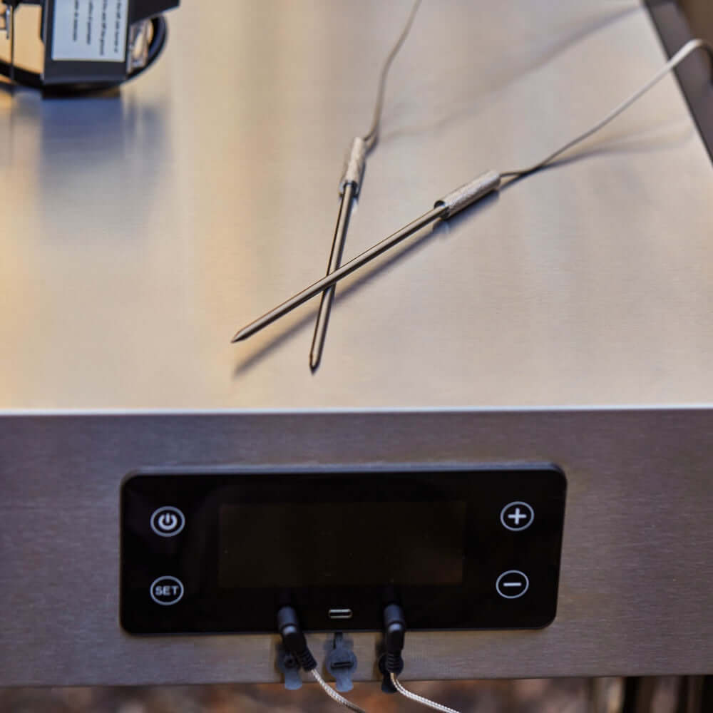 Monument Grills Denali 605Pro Stainless Smart Propane Gas Grill